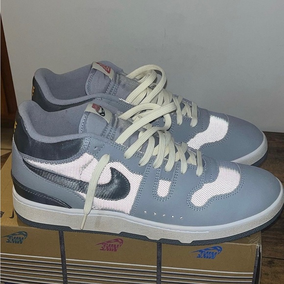 Nike shoes - Picture 2 of 6